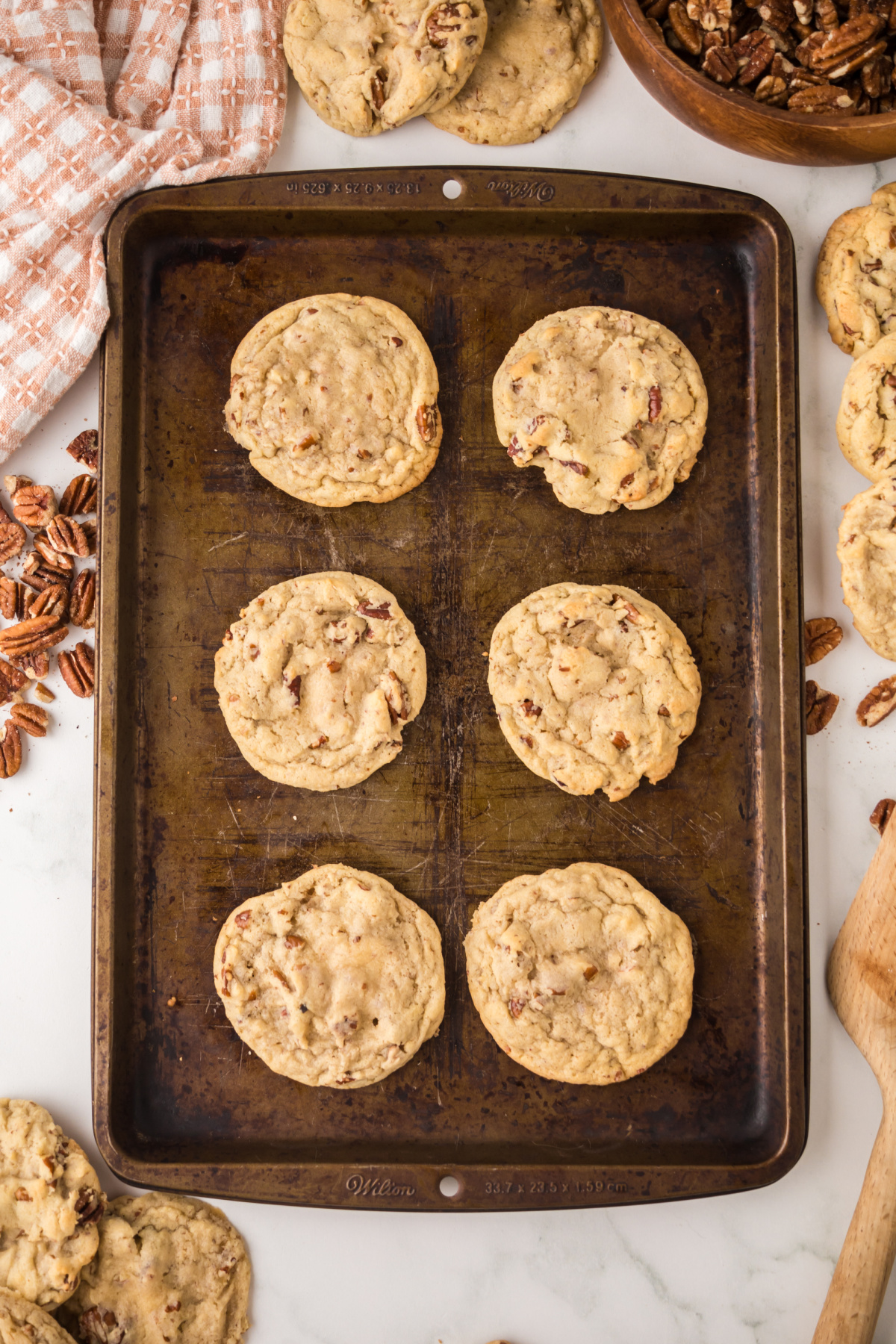 Baked cookies on a baking sheet.