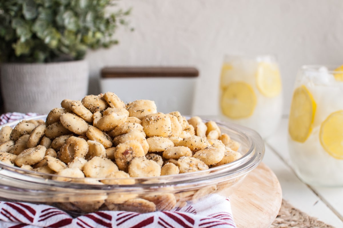 recipe for oyster crackers and ranch dressing Hidden Valley Ranch Oyster Crackers with a