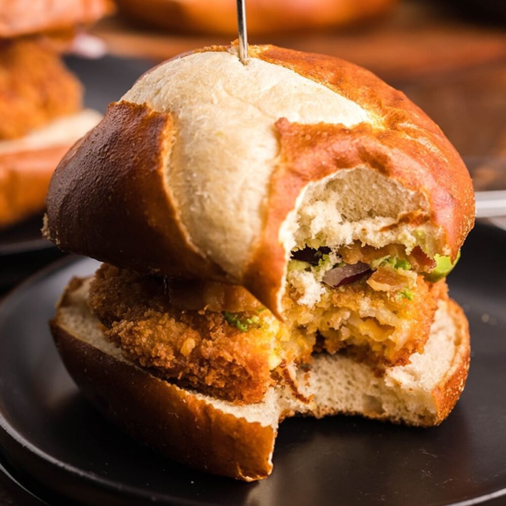 Bacon Mac and Cheese Burger - Kitchen Divas