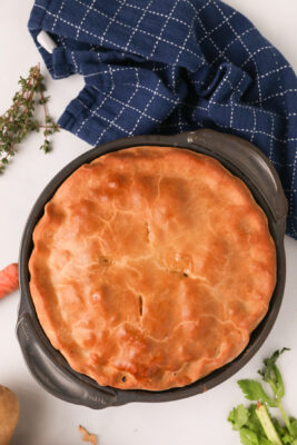 Cooked pie, cooling down on a wire rack.