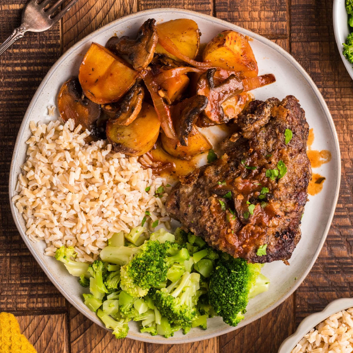 Tender Round Steak in Oven (Easy One-Pan Dinner) - Kitchen Divas