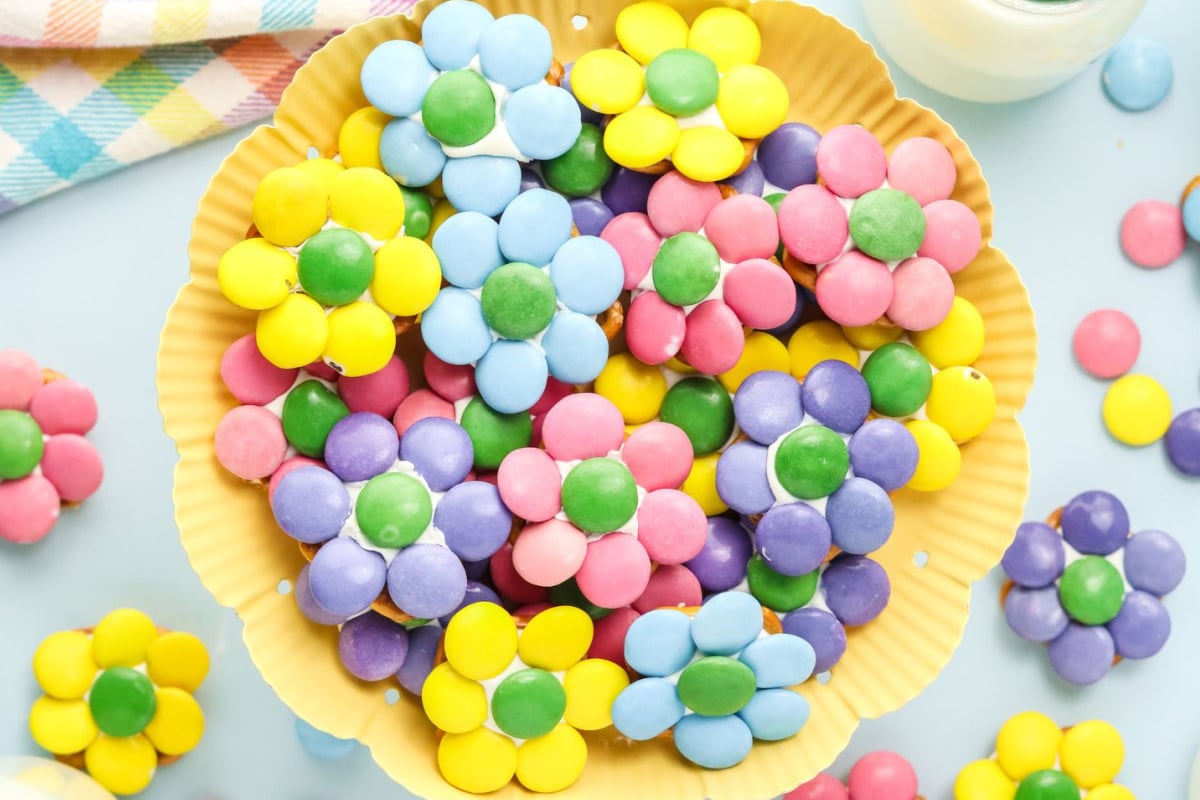 A plateful of pretzel flowers.