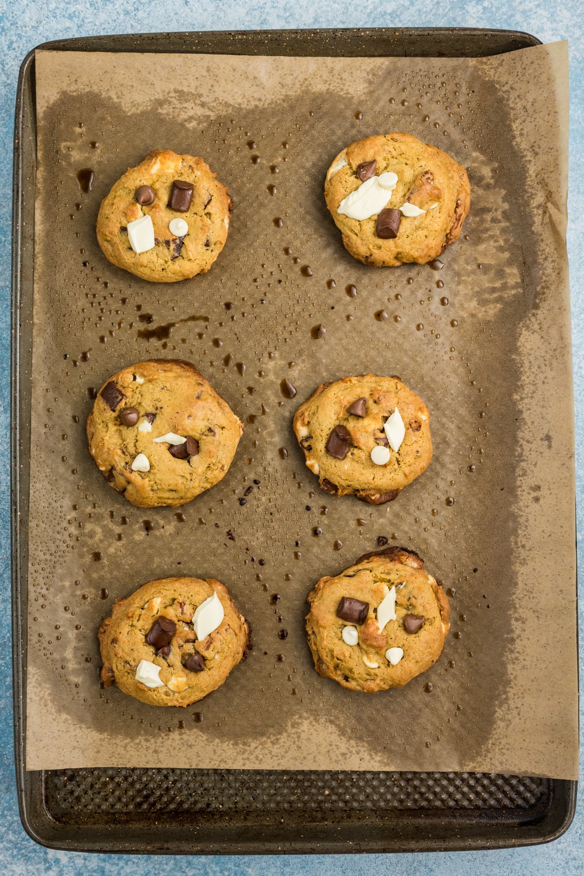 The cookies cooked and cooling.