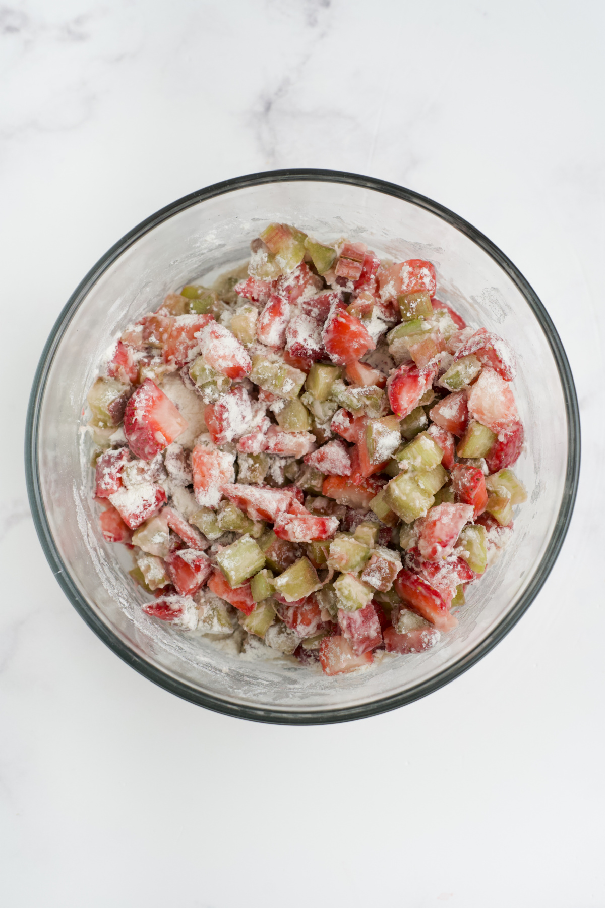 The rhubarb and strawberries coated in flour.