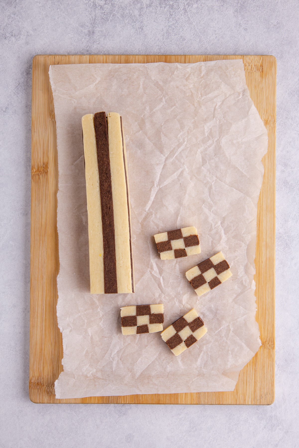 Logs sliced into &frac12; inch wide cookies.