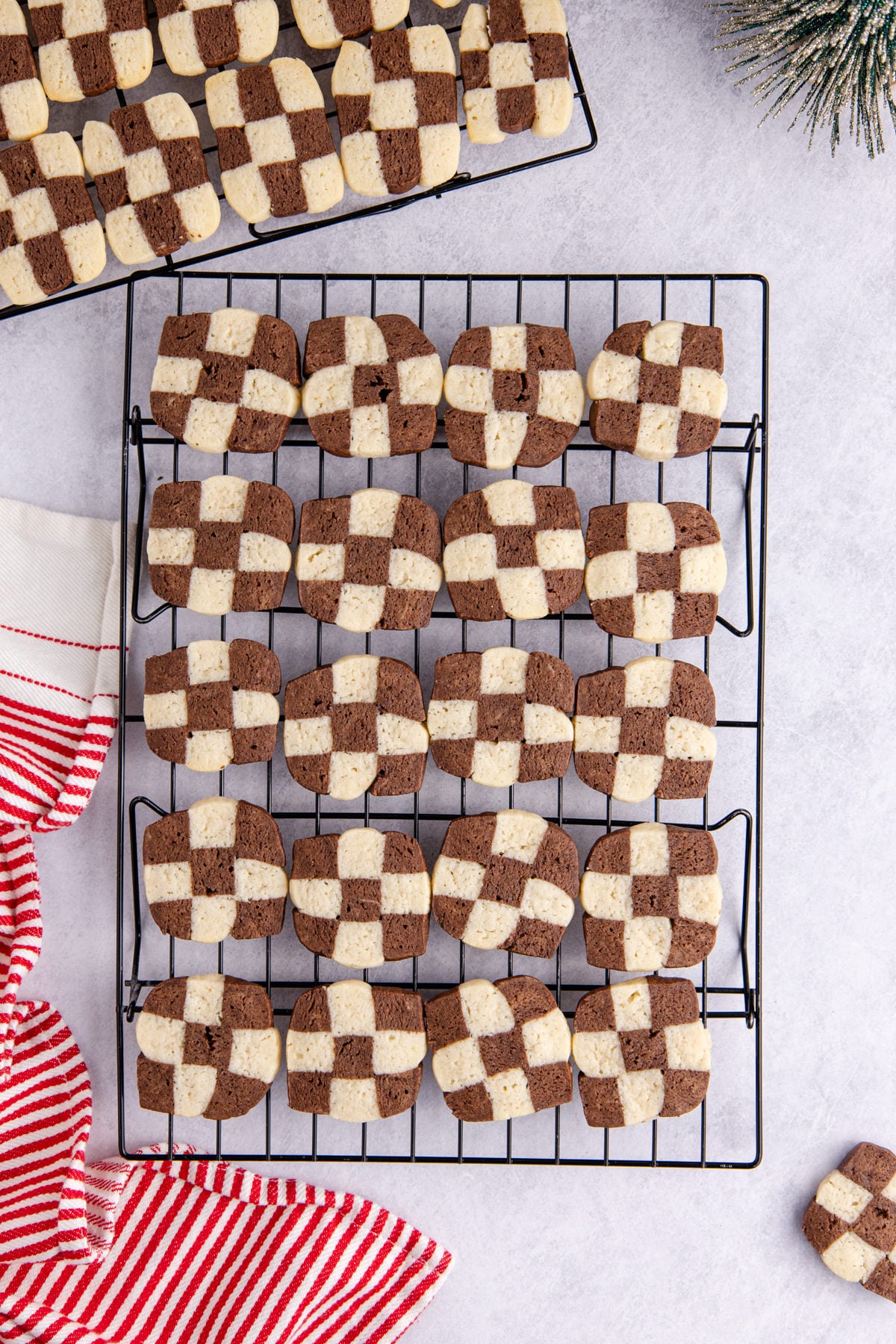 Cookies cooling on a cooling rack.