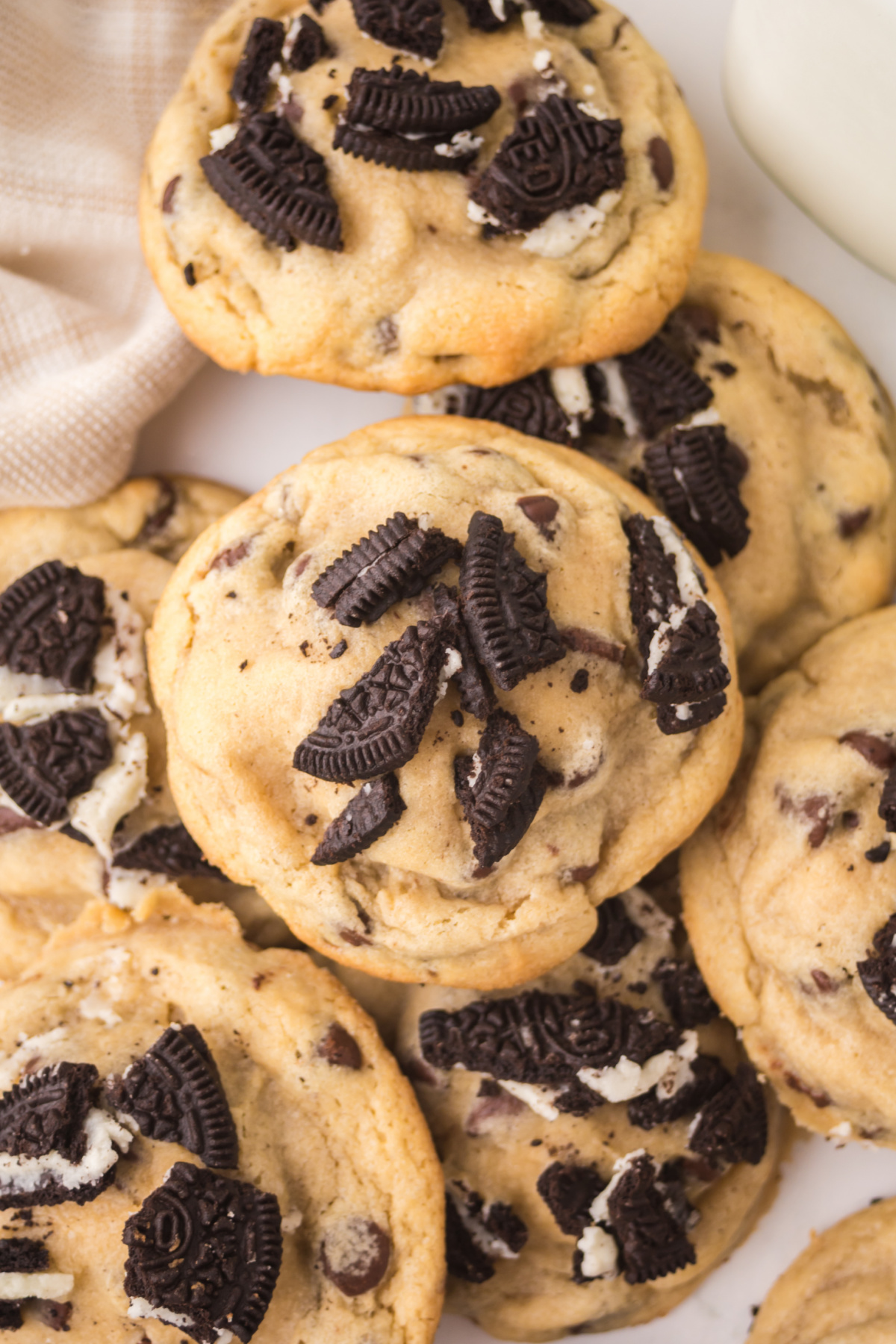 A pile of baked cookies on a platter.