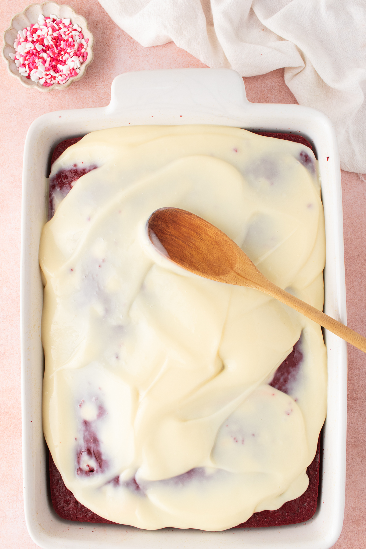 Cheesecake pudding added on top of the cake.