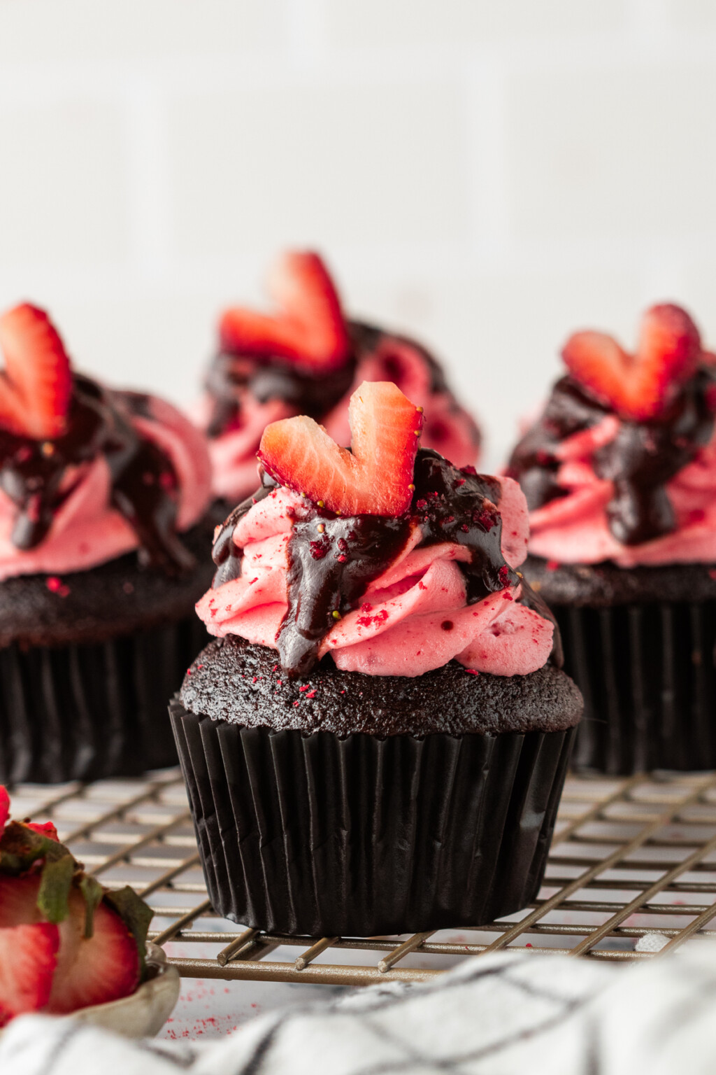 Strawberry Chocolate Cupcakes - Kitchen Divas