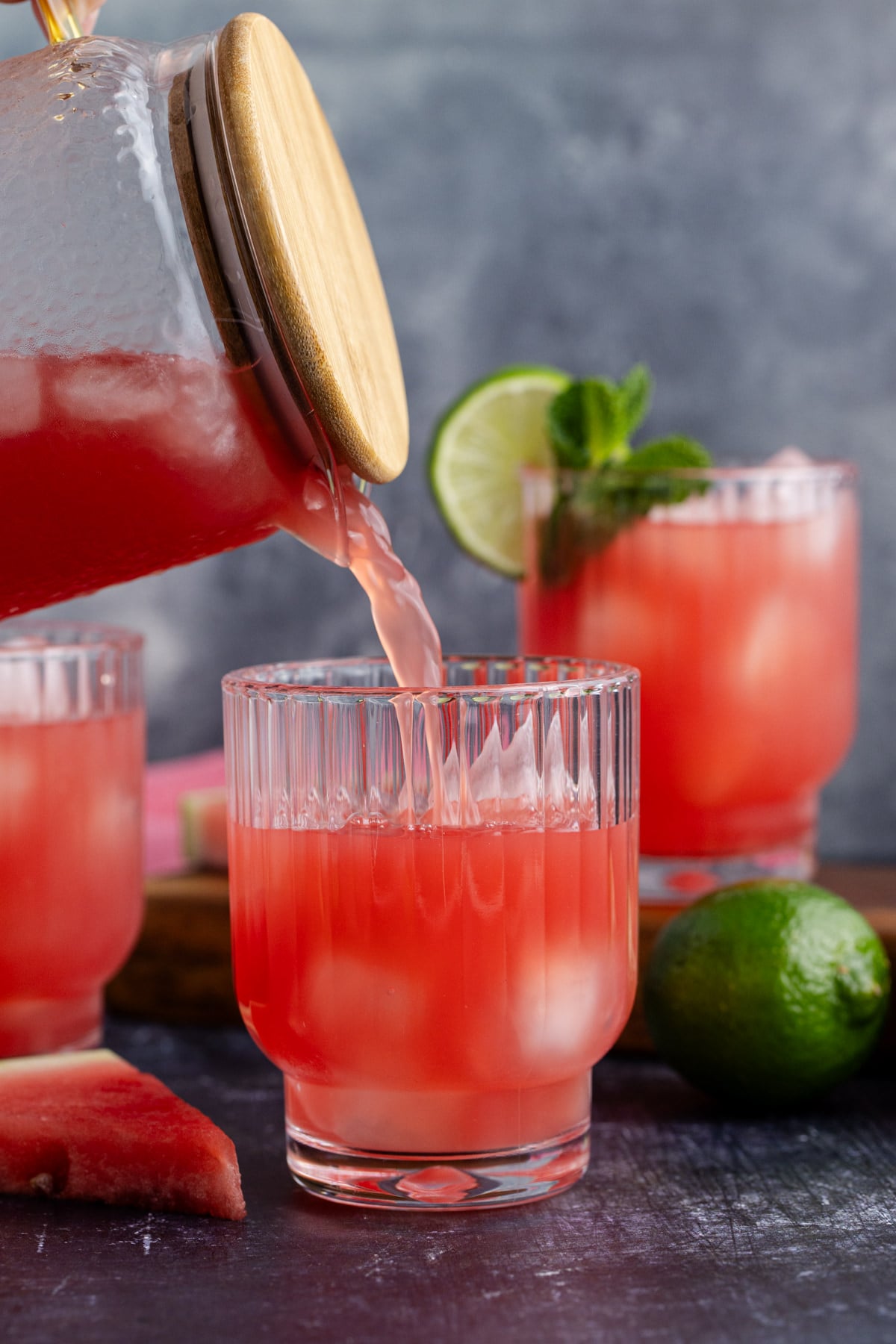 The agua fresca being poured into the glass.