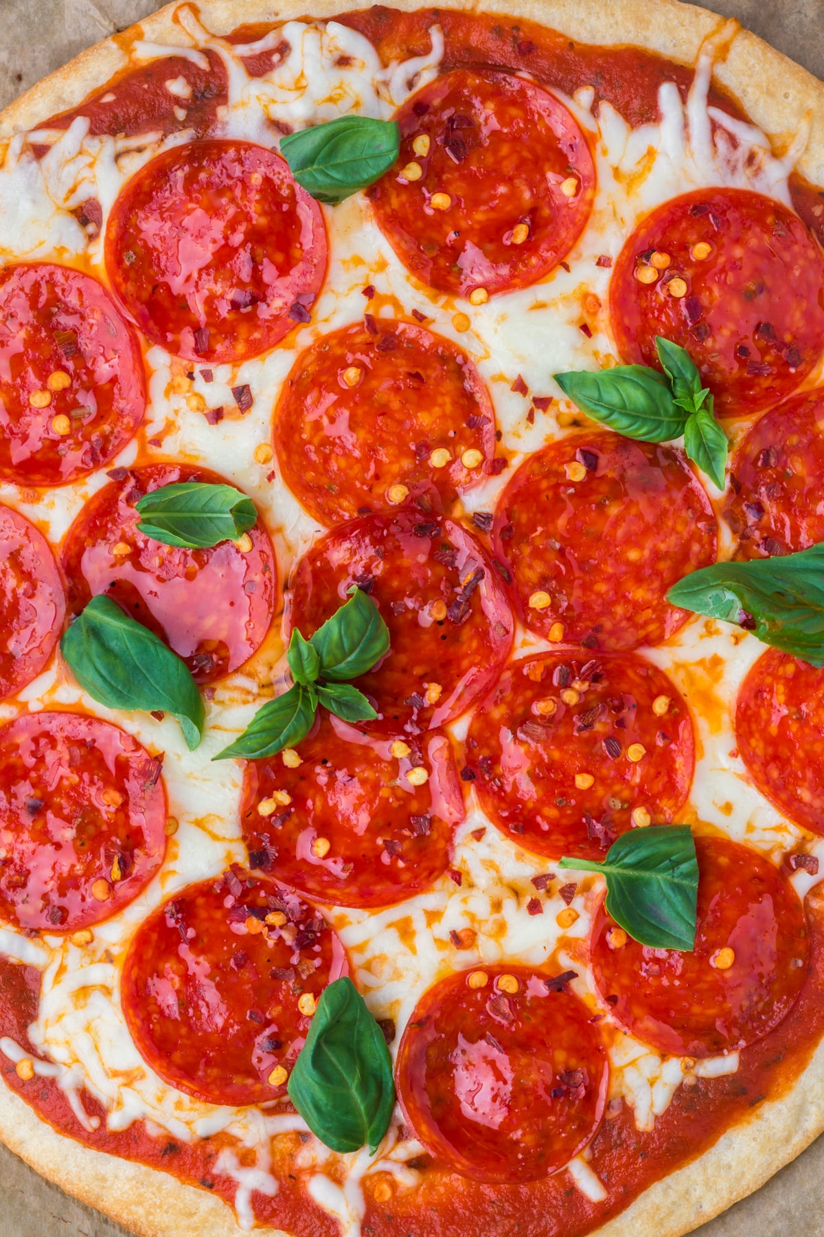 An entire pizza on a platter.