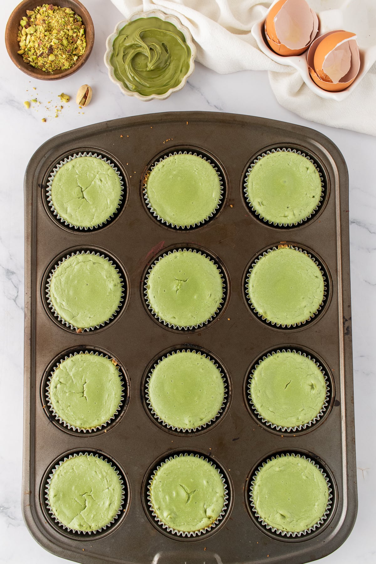 The cream poured over top of the cooled crust.