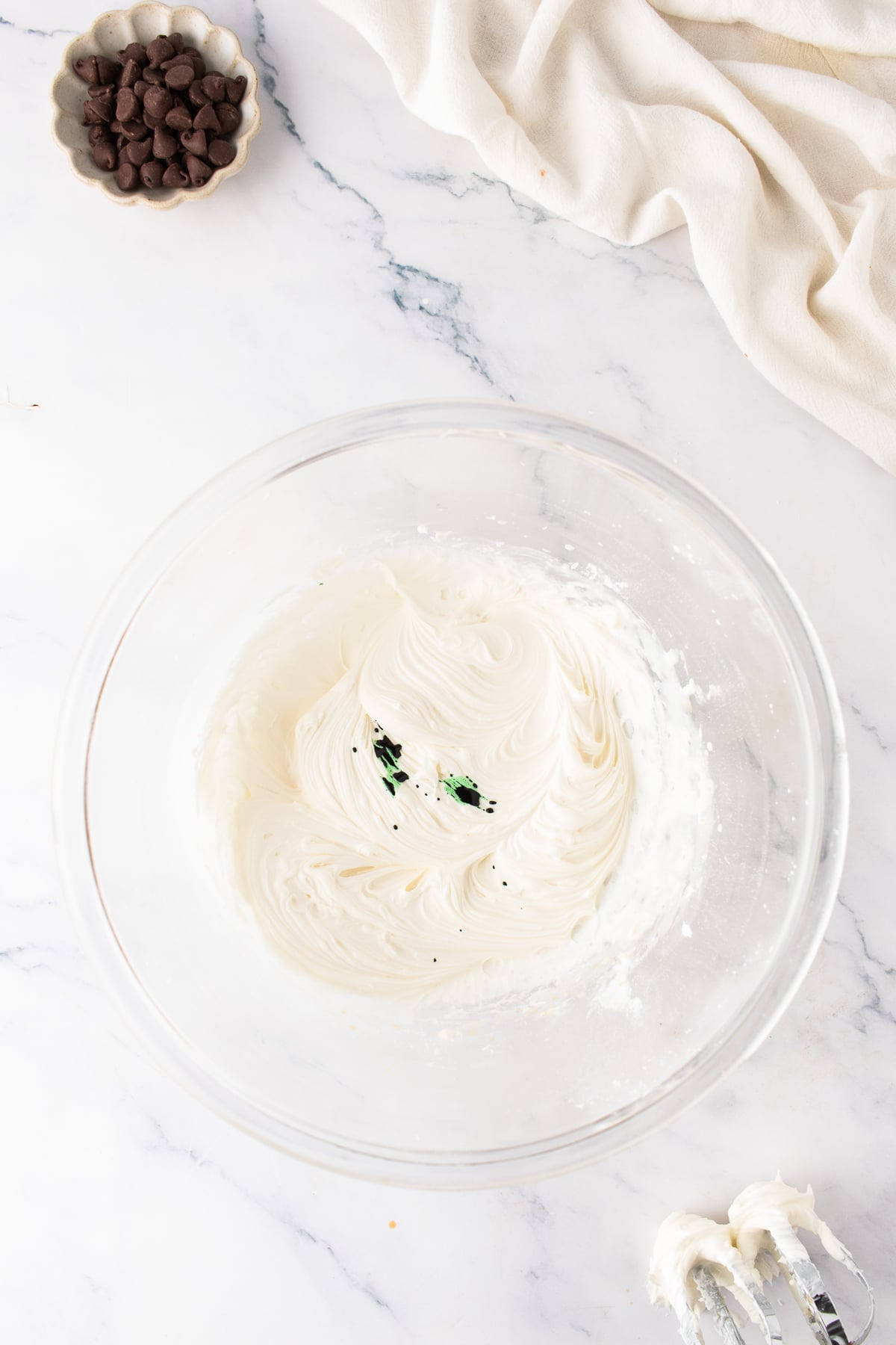 Peppermint frosting with a few drops of green food coloring.