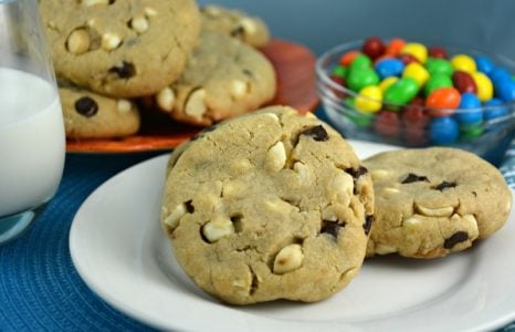 Chocolaty Macadamia Nut Cookies