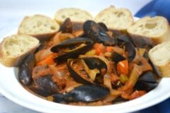 Slow Cooker Creamy Tomato Mussels